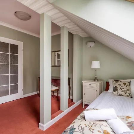 普洛斯卡美国之屋酒店 *